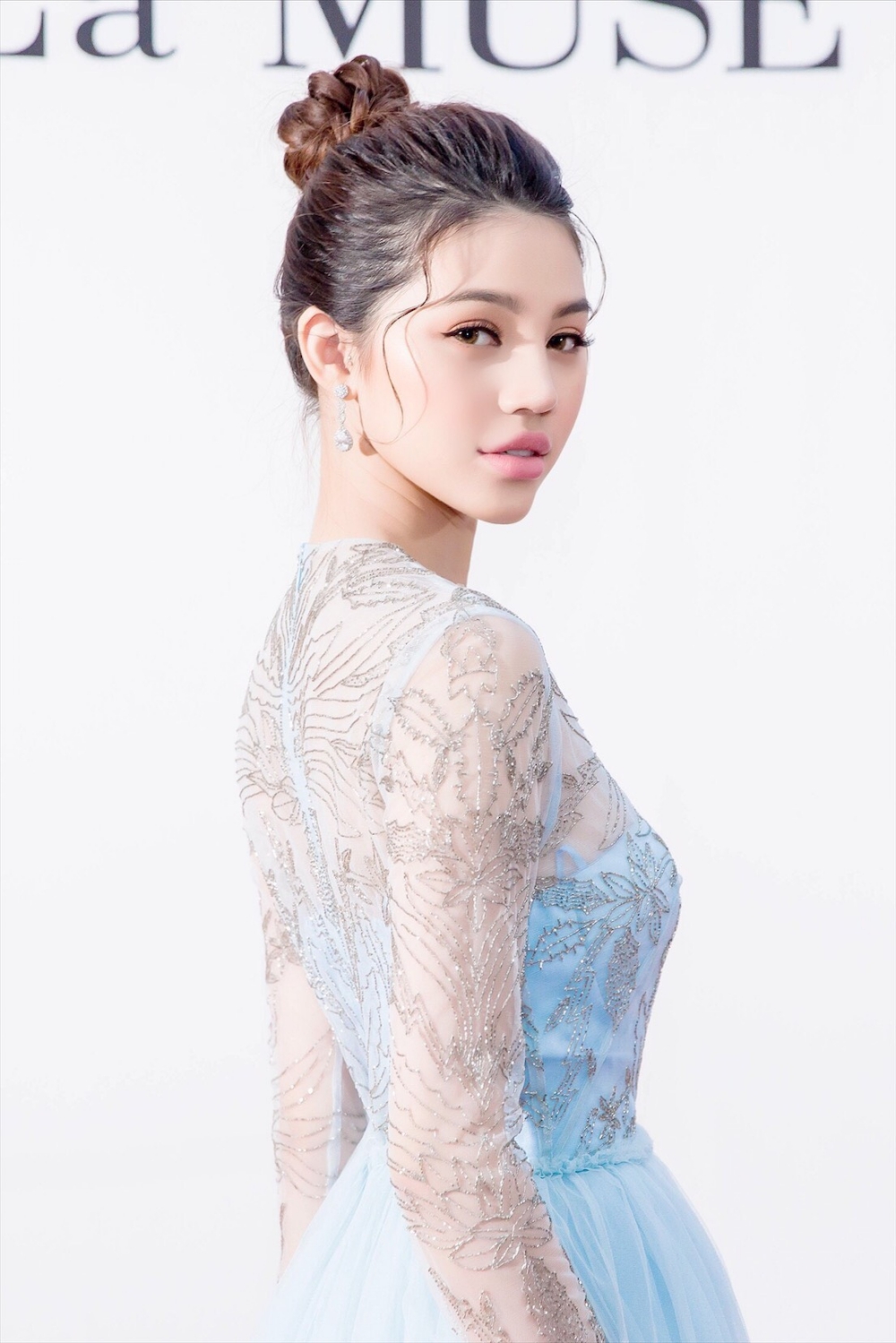 Jolie Nguyễn bất ngờ giản dị, từ bỏ hàng hiệu 5 Jolie Nguyễn bất ngờ giản dị, từ bỏ hàng hiệu 5